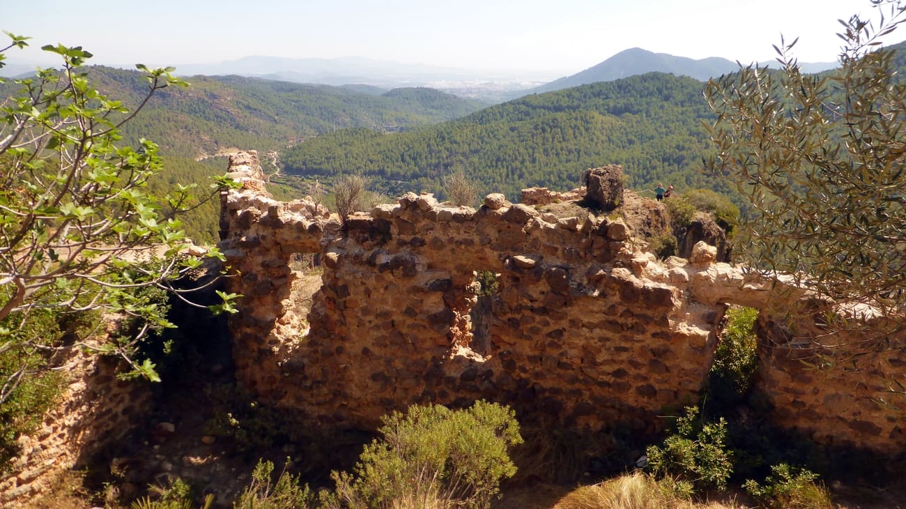 Restos de muralla del castillo de Mauz